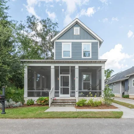 Old Town Bluffton Home + FREE Golf Cart Luxury Home - Sleeps 8