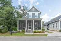Old Town Bluffton Home + FREE Golf Cart Luxury Home - Sleeps 8 - Boutique