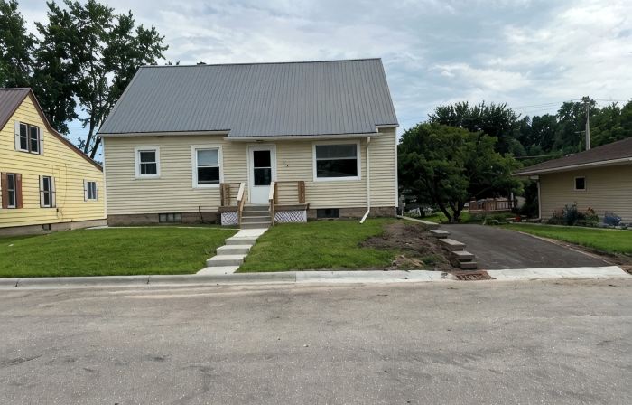 Lots of charm and only blocks away from the Root River and Bike trails