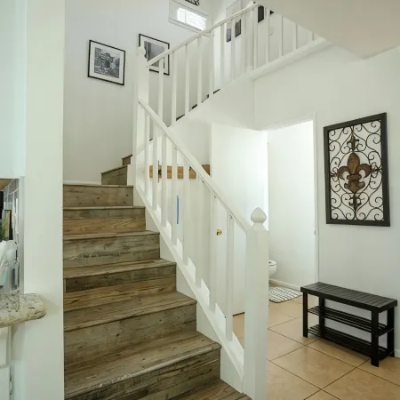 Tranquil Retreat 4 Miles to Park Entrance Walk to Dining BBQ Balcony