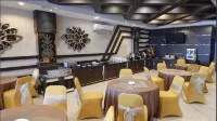 Royal Global Hotel - Bars