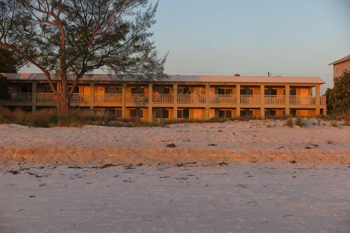 Totally Remodeled Beachfront Studio-Step out your door onto the sand. Really! D - 4-Star