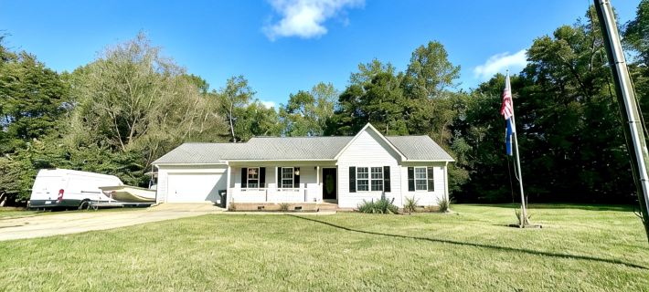 Pet Friendly Home 2 minutes from Lake Norman State Park 3BR/2BA Отели в г. Фолстаун
