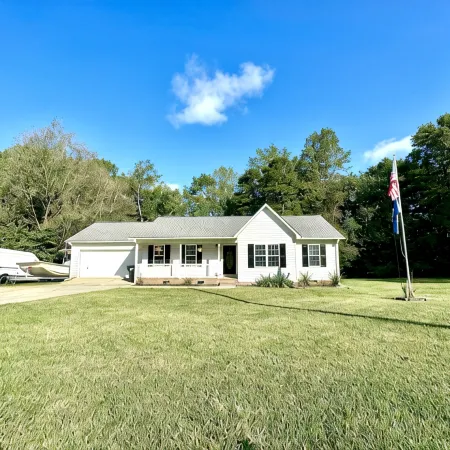 Pet Friendly Home 2 minutes from Lake Norman State Park 3BR/2BA