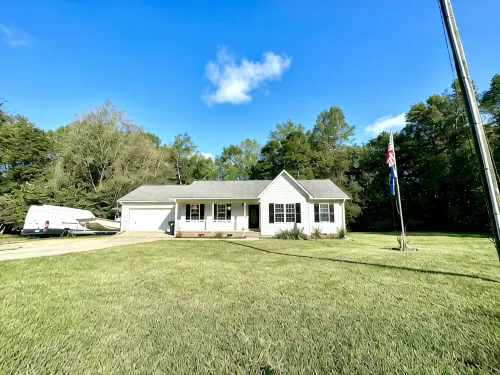 Pet Friendly Home 2 minutes from Lake Norman State Park 3BR/2BA - Homestays