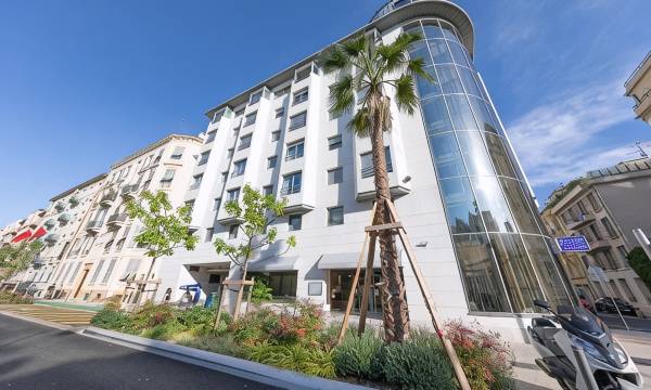 Goldstar Apartments & Suites