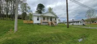 Totally Remodeled 1930's House w/Firepit & Deck close to Outdoor Adventures. - 3성급