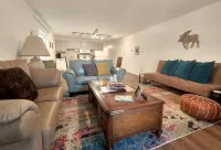 1st Floor Condo Near Lifts. Sleeps 8. Updated! - Pools