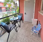 A Tropical Paradise, 2-bedroom townhouse with AC, WiFi, & pool in Ft. Myers - Uima-altaat