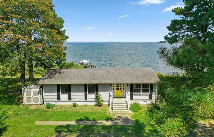 The Beach Retreat is a cozy beach Villa with Hottub overlooking a private beach.