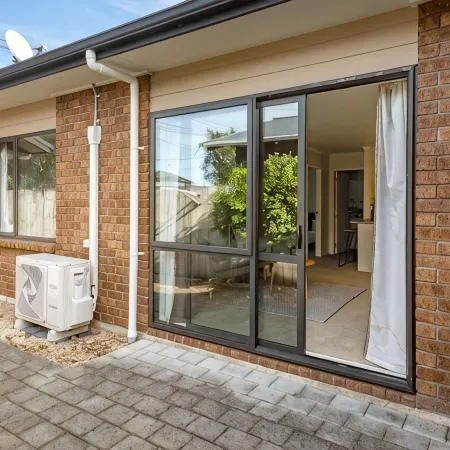 Cheerful 2 Bedroom home in Hamilton Central