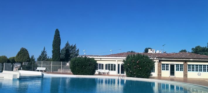House Near Fréjus, Garden 800 m2 in Private Estate with Swimming Pool, Tennis.... Hotels in Fréjus