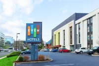 EVEN Hotel NORWALK by IHG - 駐車場