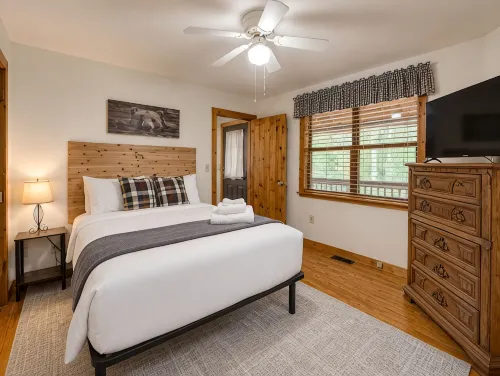 Lazy Daze - 3Br Cabin w/Mountain Views, Wrap Porch, Sauna, Firepit! - Alphydda