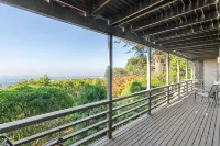 Luxury 3BR Hillside Retreat w/AC – Panoramic View - Boutique