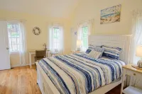 New construction within 1 mile of bay beach and Nickerson Park - Homestays