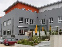 Hotel Maxis Management UG (haftungsbeschränkt) Hotels in der Nähe von Evangelische Kirche und Gemeindehaus Dennach