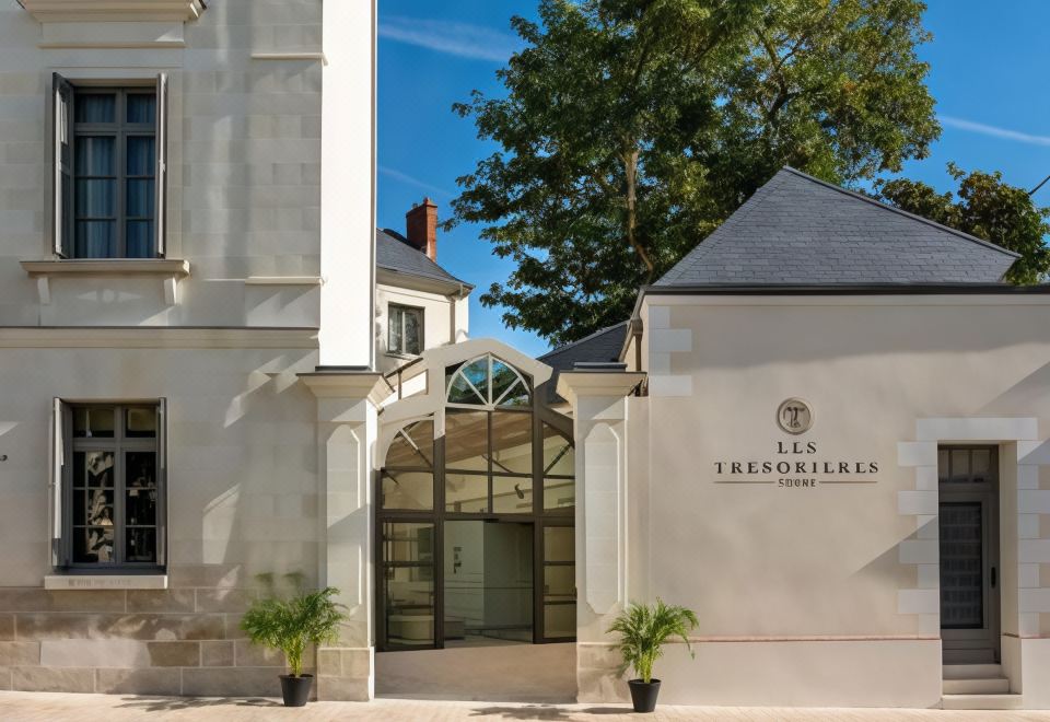 Tours and the Treasures of the Loire: A Guide to the Valley’s Most Elegant Luxury Hotels