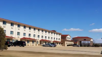 Comfort Inn & Suites at I-74 and 155 Hotels in Washington
