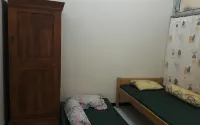 Budget Room in Solo Baru (Kamar Khusus Wanita) Hotel dekat NGRANGUTAN CENTRUM