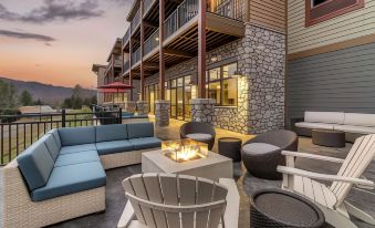 Cambria Hotel Lake Placid - Lakeside Resort