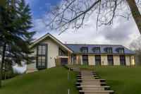 Zámeček Petrovice Hotels in Карвіна
