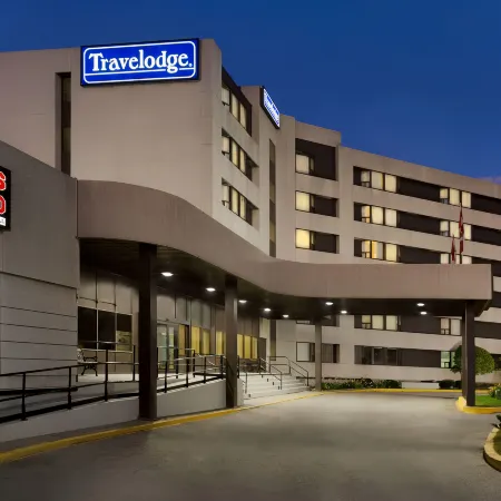 Travelodge by Wyndham Toronto East Отели рядом с достопримечательностью «Скарборо»