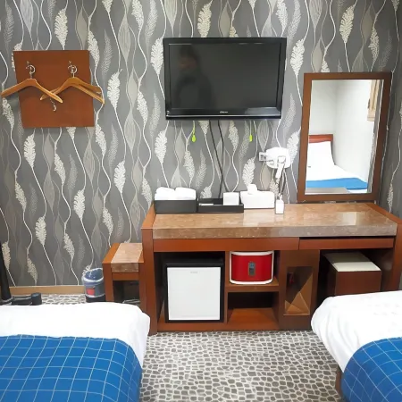 Hostel J Stay Seoul Myeongdong Отели рядом с достопримечательностью «Сквер Чонмё»