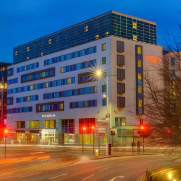 Leonardo Hotel Plymouth Отели рядом с достопримечательностью «Торговый центр "Марш-Миллз"»