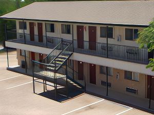 Glen Rose Inn and Suites