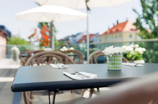 Harry's Home Hotel & Apartments Отели рядом с достопримечательностью «Rheinmetall MAN Military Vehicles GmbH»