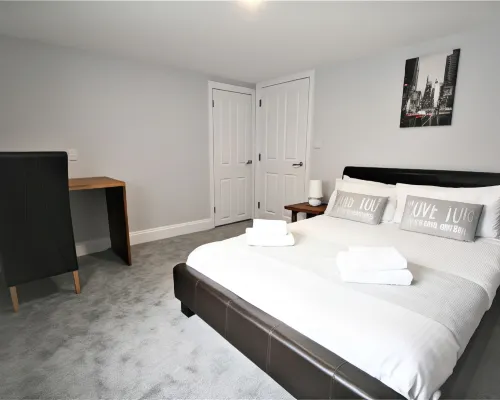 Nelson by the Docks Serviced Apartments by Roomsbooked Hotels in Gloucester District