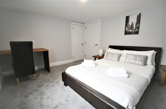 Nelson by the Docks Serviced Apartments by Roomsbooked