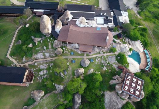 세로네라 와일드라이프 로지