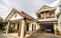 Adalia Homestay- Semarang (Syariah) Các khách sạn ở Gunung Pati