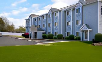 Microtel Inn & Suites by Wyndham Tulsa / Catoosa Route 66