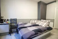 Room Aldo Not Entire Apartment (Not Suitable for Parties)