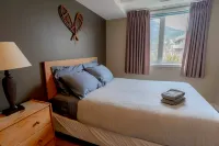 Cozy Home with Mountain View | Walk to All in Canmore Canada