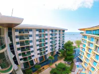 Beachfront accommodation in Sriracha with a private beach