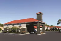 La Quinta Inn by Wyndham Sandusky Near Cedar Point Hotels in Sandusky South
