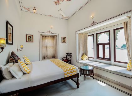 Hotel Devraj Niwas on Lake Pichola