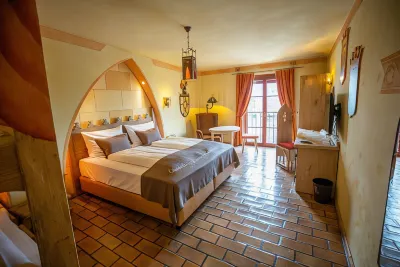 4-Sterne Burghotel Castillo Alcazar, Europa-Park Freizeitpark & Erlebnis-Resort Hôtels à proximité de : Lidl
