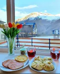 Guest House Elguja Qushashvili فنادق في Kazbegi