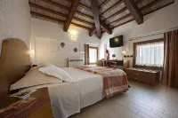 Albergo Antica Corte Marchesini Hotel dekat Saint Andrea