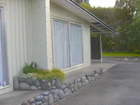 Tongariro River Motel - parking