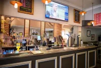 Thomas James Hotel - bars