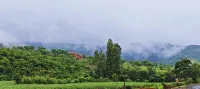 Green Meadows Farm Stay Hotel a Amba