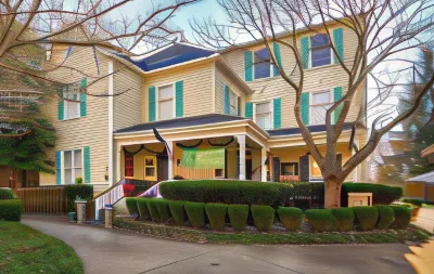 몽고메리 인 B&B 베르사유 호텔