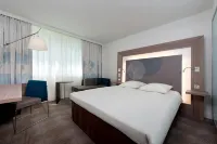 Novotel Fontainebleau Ury - piscina