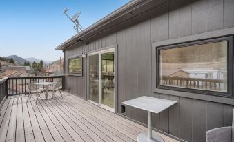 Uplift Inn